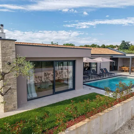 Casa Simeoni فيلة Tar-Vabriga